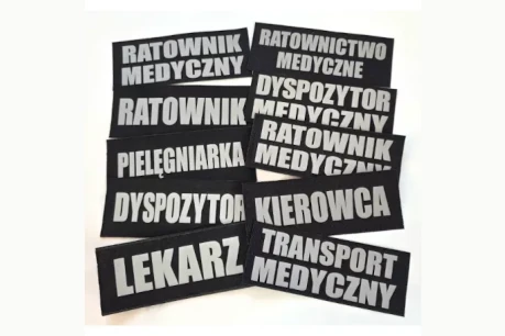 Dlaczego personalizacja odzieży emblematami ułatwia identyfikację zespołu?
