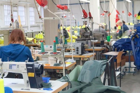 Odzież ratownicza od polskiego producenta – zalety lokalnej produkcji